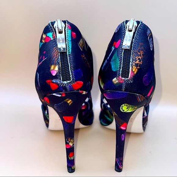 Nicole Miller~Giselle Lipstick Print Heels 💄 - Picture 6 of 10